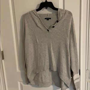 American Eagle sweater with hood